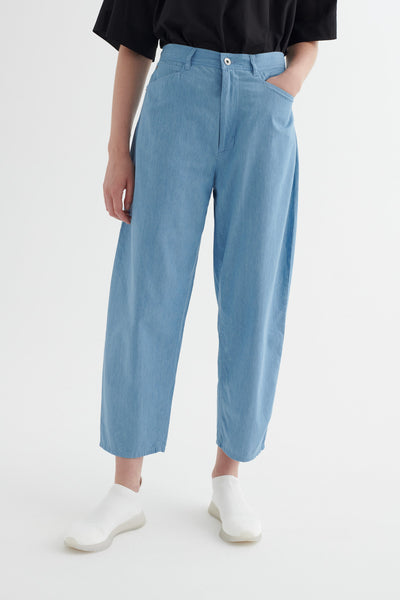light denim pants